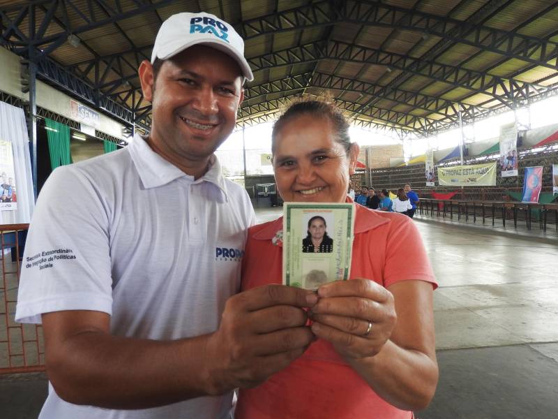 Termina neste sábado, 17, o atendimento da Caravana Pro Paz Cidadania em Bragança, município localizado na região nordeste do estado. Com o apoio da prefeitura e secretarias estaduais, a ação começou na quinta-feira, 15, no ginásio do Senai. Até o momento, mais de dois mil atendimentos foram feitos. A população pode solicitar a emissão de RG, CPF, certidão de nascimento (1° e 2° via), Id Jovem, identidade de nome social e aconselhamento jurídico.
FOTO: CARLOS SODRÉ / AG. PARÁ
DATA: 16.03.2018
BRAGANÇA - PARÁ <div class='credito_fotos'>Foto: Carlos Sodré/Agência Pará | <a href='/midias/2018/originais/1581c89f-0ee0-49fb-b0e7-f3b2c2c980be.jpg' download><i class='fa-solid fa-download'></i> Download</a></div>