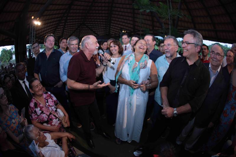 O Parque Estadual do Utinga (PEUt) o mais importante espaço de preservação e estudo da biodiversidade dentro da Região Metropolitana de Belém será reaberto à população a partir desta sexta,16, a partir das 16h30, com apresentações artísticas, com o Boi Veludinho, crianças do Pro Paz e a premiada Orquestra Sinfônica do Theatro da Paz. A apresentação será em um espaço ao ar livre e não será necessária a retirada de ingressos, por esse motivo, a recomendação é que o público chegue cedo, porque a entrada será fechada quando o espaço estiver lotado.
FOTO: MÁCIO FERREIRA / AG PARÁ
DATA: 16.03.2018
BELÉM - PARÁ <div class='credito_fotos'>Foto: MÁCIO FERREIRA/ AG. PARÁ | <a href='/midias/2018/originais/159ac36b-dc64-4ac3-b5b1-0a030f559bc6.jpg' download><i class='fa-solid fa-download'></i> Download</a></div>