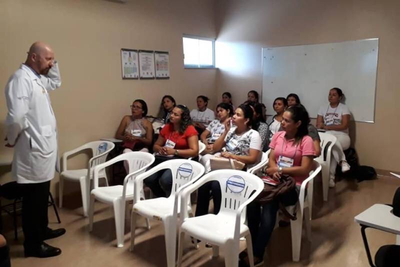A equipe multiprofissional do Hospital Regional Público do Leste (HRPL), em Paragominas, no nordeste paraense, promoverá mais um módulo da “Capacitação de Enfermeiros e Técnicos de Enfermagem”, dia 28 deste mês.
FOTO: ARQUIVO / ASCOM HRPL
DATA: 22.06.2018
PARAGOMINAS - PARÁ <div class='credito_fotos'>Foto: ASCOM HRPL | <a href='/midias/2018/originais/15c3fd70-439c-4f9c-b9a0-d4febbfac79a.jpg' download><i class='fa-solid fa-download'></i> Download</a></div>