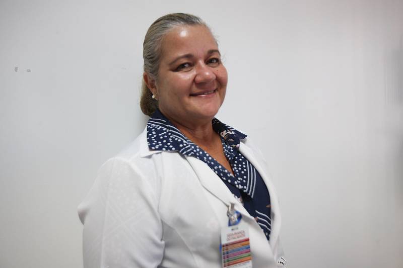 Com assistência de média e alta complexidade aos usuários do Sistema Único de Saúde (SUS), o Hospital Jean Bitar (HJB) comemora  95% de satisfação dos usuários, que certificam a qualidade no atendimento. Nos útimos dois anos, o HJB realizou mais de 739.200 atendimentos nas áreas médicas de endoscopia digestiva alta e colonoscopia, cirurgia gastrointestinal e algumas especialidades clínicas, como endocrinologia, reumatologia, geriatria e pneumologia, nas quais o hospital é referência no Estado. O paciente Francisco Ferreira, de 41 anos, de Benfica, que faz tratamento com dermatologista no HJB,  evidencia esses dados sobre a satisfação do usuário. "O atendimento médico aqui é excelente, de primeira mesmo! Se me perguntarem a nota que dou, é 10, com certeza. Já andei em vários hospitais, mas esse aqui é especial."

FOTO: CARLOS SODRÉ / AG. PARÁ
DATA: 08.11.2018
BELÉM - PARÁ <div class='credito_fotos'>Foto: CARLOS SODRÉ / AG. PARÁ    |   <a href='/midias/2018/originais/1639f4d8-1657-45ac-89af-a1cbd816460f.jpg' download><i class='fa-solid fa-download'></i> Download</a></div>