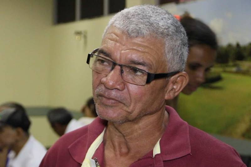 Usuários e acompanhantes atendidos pela Unidade de Alta Complexidade em Oncologia Dr. Vitor Moutinho (Unacon), em Tucuruí, no sudeste paraense, participam de várias atividades durante do “Outubro Rosa”, em combate ao câncer de mama, entre elas, dança, música, oficinas e palestras, por meio do projeto “Vida feliz” que propõe dinâmicas lúdicas e de lazer que contribuem para a evolução clínica dos usuários e para maior integração na instituição, que atua na prevenção e tratamento de câncer na região.
FOTO: ASCOM / UNACON
DATA: 29.10.2018
TUCURUÍ - PARÁ <div class='credito_fotos'>Foto: Ascom Unacon | <a href='/midias/2018/originais/1640d971-795d-409a-881b-d855b114e7e9.jpg' download><i class='fa-solid fa-download'></i> Download</a></div>