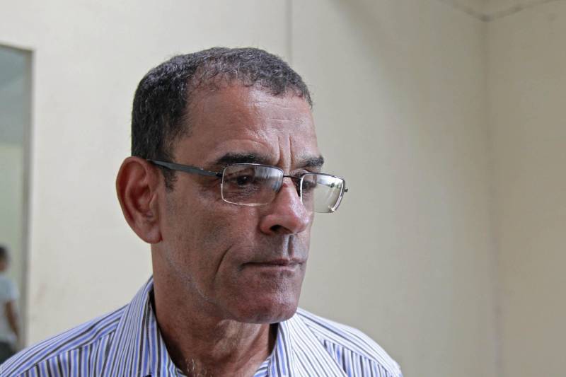 “A ressocialização é o principal caminho para retirar as pessoas privadas de liberdade de uma vida violenta, e trazê-las de volta ao convívio da sociedade com um novo propósito. Esse é um processo diário que precisa ser feito dentro das penitenciárias de todo o Brasil”, enfatizou Dom Antônio Assis Ribeiro, bispo auxiliar da Arquidiocese de Belém, que nesta quinta-feira (29) foi ao Centro de Recuperação Feminino (CRF), em Ananindeua (Região Metropolitana de Belém), conhecer as instalações e se reunir com a diretora da unidade, Carmem Botelho, para definir as ações de saúde que serão oferecidas às detentas nos próximos meses. Dom Antônio também conversou com as internas sobre o trabalho desenvolvido pela Pastoral Carcerária. A visita do religioso faz parte da Campanha da Fraternidade deste ano, que traz como tema “Fraternidade e superação da violência”, tendo como objetivo geral a construção da fraternidade, por meio da promoção da cultura da paz, da reconciliação e da justiça, à luz da palavra de Deus, como caminho de superação da violência. Na foto, o diácono Ademir Silva, coordenador da Pastoral Carcerária.
FOTO: AKIRA ONUMA / ASCOM SUSIPE
DATA: 29.03.2018
ANANINDEUA - PARÁ <div class='credito_fotos'>Foto: Akira Onuma / Ascom Susipe | <a href='/midias/2018/originais/165f2c25-0a4b-43a2-8619-2745c4918dcf.jpg' download><i class='fa-solid fa-download'></i> Download</a></div>
