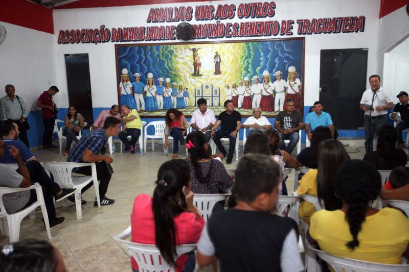 Em Tracuateua, o evento ocorreu no Salão da Marujada. O prefeito Tamariz Cavalcante comentou o trabalho da prefeitura realizado na área de saúde, e que os 4 km de asfaltamento irão contribuir com outra reivindicação dos moradores do município. Na foto, o presidente da Alepa, o deputado Márcio Miranda.
FOTO: SIDNEY OLIVEIRA / AG. PARÁ
DATA: 14.06.2018
TRACUATEUA - PARÁ <div class='credito_fotos'>Foto: Sidney Oliveira/Ag. Pará | <a href='/midias/2018/originais/1693c45f-c512-4dd5-bd41-ae7b1fba3277.jpg' download><i class='fa-solid fa-download'></i> Download</a></div>