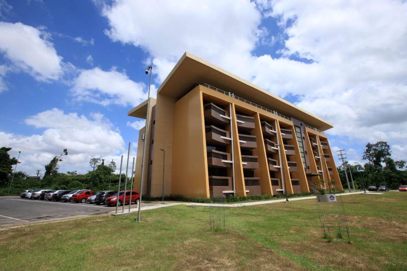 O Governo do Estado inaugura, nesta quarta-feira (7), no Parque de Ciência e Tecnologia Guamá (PCT Guamá), em Belém, um ambiente voltado ao estímulo do ecossistema de inovação. Trata-se do Espaço Empreendedor, que servirá de apoio à instalação de empresas e startups. A inauguração terá a presença do governador Simão Jatene, entre outras autoridades.
FOTO: MÁCIO FERREIRA / AG. PARÁ
DATA: 06.03.2018
BELÉM - PARÁ <div class='credito_fotos'>Foto: MÁCIO FERREIRA/ AG. PARÁ | <a href='/midias/2018/originais/1694c450-ac9c-4749-8253-acee0ab074a2.jpg' download><i class='fa-solid fa-download'></i> Download</a></div>