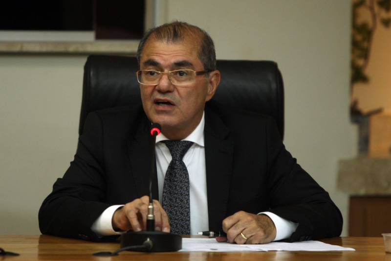 A comitiva nacional dos direitos humanos foi recebida por representantes da Secretaria de Estado de Segurança Pública e da Defesa Social (Segup) para dialogar sobre as medidas já colocadas em prática frente ao ocorrido no Centro de Recuperação Penitenciário do Pará III (CRPP III), na última terça-feira, 10. A reunião foi nesta sexta-feira, 13, na sede da secretaria. Na foto, o titular da Segup, Luiz Fernandes.
FOTO: CARLOS SODRÉ / AG. PARÁ
DATA: 13.04.2018
BELÉM - PARÁ <div class='credito_fotos'>Foto: CARLOS SODRÉ / AG. PARÁ | <a href='/midias/2018/originais/16b50dac-f005-4462-8914-07d31e553849.jpg' download><i class='fa-solid fa-download'></i> Download</a></div>