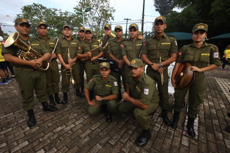 O recém-inaugurado Parque Estadual do Utinga foi o local escolhido para a 4ª edição da Corrida Tiradentes, promovida pela Polícia Militar na manhã deste domingo, 22. No ano em que celebra 200 anos de criação, a PM contou com mais de 750 competidores na prova que iniciou às 6 horas da manhã com um percurso total de 8 Km. Em apenas 4 anos de existência, a Corrida Tiradentes já ganhou a simpatia de muitos atletas profissionais e amadores. Eduardo Costa, de 26 anos é um deles. O competidor alcançou o 1º lugar geral da corrida com menos de 30 minutos de prova e conta que não esperava um resultado tão positivo.
FOTO: CARLOS SODRÉ / AG. PARÁ
DATA: 22.04.2018
BELÉM - PARÁ <div class='credito_fotos'>Foto: Carlos Sodré/Agência Pará | <a href='/midias/2018/originais/16cccdc6-dfeb-41fc-866e-b46841b57587.jpg' download><i class='fa-solid fa-download'></i> Download</a></div>