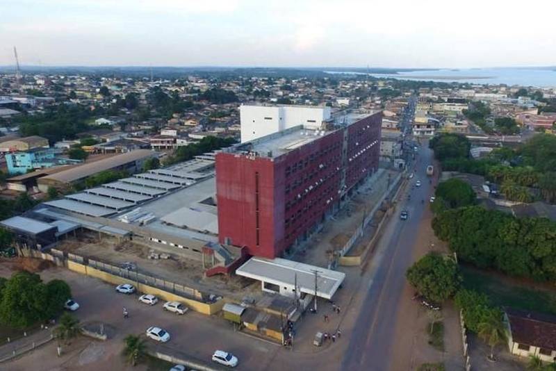 A implantação do Hospital Regional do Tapajós/HRT está inserida no contexto de ampliação e modernização gerencial e tecnológica dos serviços de saúde, em andamento no Estado e está prevista no planejamento estratégico da Secretaria de Estado de Saúde Pública – Sespa.
FOTO: ASCOM SEDOP
DATA: 30.10.2018
ITAITUBA - PARÁ <div class='credito_fotos'>Foto: Ascom Sedop | <a href='/midias/2018/originais/1701df1a-4adb-4f8c-b597-da463f75dcf8.jpg' download><i class='fa-solid fa-download'></i> Download</a></div>