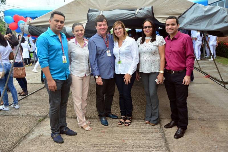 Centenas de pessoas entre colaboradores, usuários e acompanhantes participaram da ação de educação em saúde que marcou a comemoração dos dois anos de funcionamento da Unidade de Alta Complexidade em Oncologia Dr. Vitor Moutinho (Unacon), em Tucuruí, no sudeste paraense, nesta quarta-feira, 18.
FOTO: ASCOM UNACON
DATA: 18.04.2018
TUCURUÍ - PARÁ <div class='credito_fotos'>Foto: Ascom Unacon | <a href='/midias/2018/originais/170be0c5-e547-44bf-8baf-a214be1799f3.jpg' download><i class='fa-solid fa-download'></i> Download</a></div>