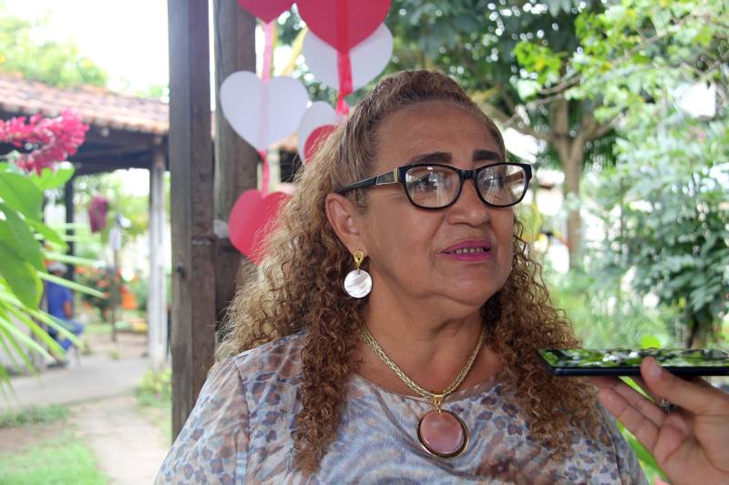 O Dia das Mães na socioeducação é uma data marcada pela emoção de reencontros e pelo fortalecimento dos vínculos afetivos. Pensando nisso, profissionais que atuam nas 15 unidades da Fundação de Atendimento Socioeducativo do Pará (Fasepa), localizadas na Região Metropolitana de Belém e no interior do Estado, promoveram ao longo da última semana uma programação variada, alusiva à data. Na foto, a gestora da Uase Ananindeua, Sônia Cabeça.
FOTO: THIAGO FURTADO / ASCOM FASEPA
DATA: 13.05.2018
ANANINDEUA - PARÁ <div class='credito_fotos'>Foto: THIAGO FURTADO / ASCOM FASEPA | <a href='/midias/2018/originais/17288022-7532-4da1-bdf6-ff2eb1a33e1b.jpg' download><i class='fa-solid fa-download'></i> Download</a></div>