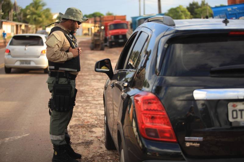 Atuação dos agentes de segurança durante a Operação Verão 2018 no segundo final de semana de férias.
FOTO: MÁCIO FERREIRA / AG. PARÁ
DATA: 07.07.2018
SALINÓPOLIS - PARÁ <div class='credito_fotos'>Foto: MÁCIO FERREIRA/ AG. PARÁ | <a href='/midias/2018/originais/178abf73-407a-4e94-8a5d-ff43e5ee83ef.jpg' download><i class='fa-solid fa-download'></i> Download</a></div>