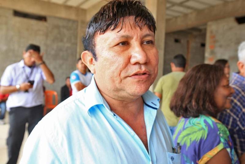 "Hoje é uma nova história, um novo tempo", assim observou o diretor-presidente do Hospital Santa Casa de Misericórdia do município de Óbidos, na região do Baixo Amazonas, a respeito do termo de fomento assinado entre o Governo do Estado, por meio da Secretaria de Saúde Pública (Sespa), e a Associação de Caridade da Santa Casa que garantirá a conclusão da reforma e ampliação da unidade de saúde, orçada em R$ 3,6 milhões. A Santa Casa de Óbidos, unidade quase centenária, fundada em 07/07/1922, é uma das referências em saúde na região formada por municípios da margem esquerda do rio Amazonas. Gerida desde 2014 por uma congregação franciscana, a Santa Casa faz parte do processo de regionalização e descentralização da saúde, que vem sendo promovida pela atual gestão em todas as regiões de integração. Na foto, o diretor-clínico da unidade, Cléo dos Santos Neves.
FOTO: RODOLFO OLIVEIRA / AG. PARÁ
DATA: 09.03.2018
ÓBIDOS - PARÁ
<div class='credito_fotos'>Foto: Rodolfo Oliveira/Ag. Pará | <a href='/midias/2018/originais/178ade8f-580b-4056-adbe-31fdae70c375.jpg' download><i class='fa-solid fa-download'></i> Download</a></div>