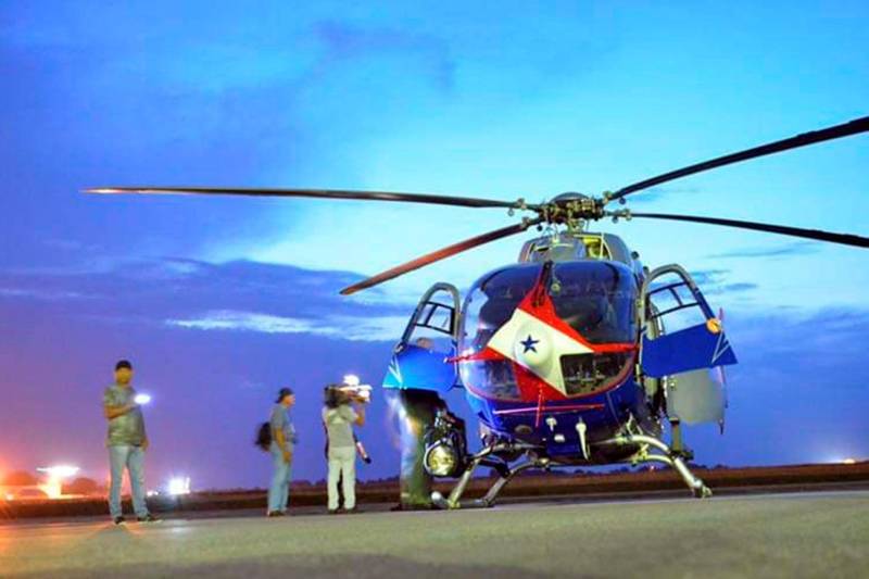 Uma criança de 11 anos foi vítima de escalpelamento total, com perda de cabelo e sobrancelhas, no final da manhã desta sexta-feira, 23, em São Sebastião da Boa Vista, no arquipélago do Marajó. O acidente ocorreu enquanto a menina se locomovia em uma rabeta (pequena embarcação motorizada). Após receber o chamado, imediatamente a aeronave EC-145 do Grupamento Aéreo de Segurança Pública (Graesp), vinculado à Secretaria de Estado de Segurança Pública (Segup), se deslocou para o local para fazer o transporte da menina para a capital. 

FOTO: Cb PM Azevedo/GraesP
DATA: 20.11.2018
BELÉM-PARÁ <div class='credito_fotos'>Foto: ASCOM GRAESP   |   <a href='/midias/2018/originais/17ba8ea7-6eb5-4bfc-9c26-289746a45b3c.jpg' download><i class='fa-solid fa-download'></i> Download</a></div>
