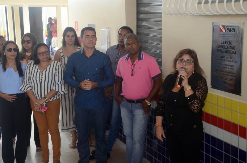 O ano letivo de 2019 no município de Conceição da Araguaia, no sudeste do Pará, vai contar com uma escola reestruturada de Ensino Médio. É a “Professora Deocleciano Alves Moreira”, na avenida Carajás Sá, S/N, no bairro São Luís II. A unidade de ensino passou por obras de reforma e ampliação. A secretária de Estado de Educação, Ana Claudia Serruya Hage (foto), participou da entrega dos serviços, nesta quinta-feira (27). A obra na escola teve financiamento do Banco Interamericano de Desenvolvimento (BID), em um investimento de R$ 5.811.204,58. O projeto faz parte do Programa de Melhoria da Qualidade e Expansão da Cobertura da Educação Básica do Estado do Pará, preconizado pela Seduc no Pacto pela Educação.

FOTO: FERNANDO NOBRE / ASCOM SEDUC
DATA: 27.12.2018
CONCEIÇÃO DO ARAGUAIA - PARÁ <div class='credito_fotos'>Foto: FERNANDO NOBRE/ASCOM SEDUC   |   <a href='/midias/2018/originais/17ed4e88-a1fe-40d9-b3c1-fafe43337baf.jpg' download><i class='fa-solid fa-download'></i> Download</a></div>