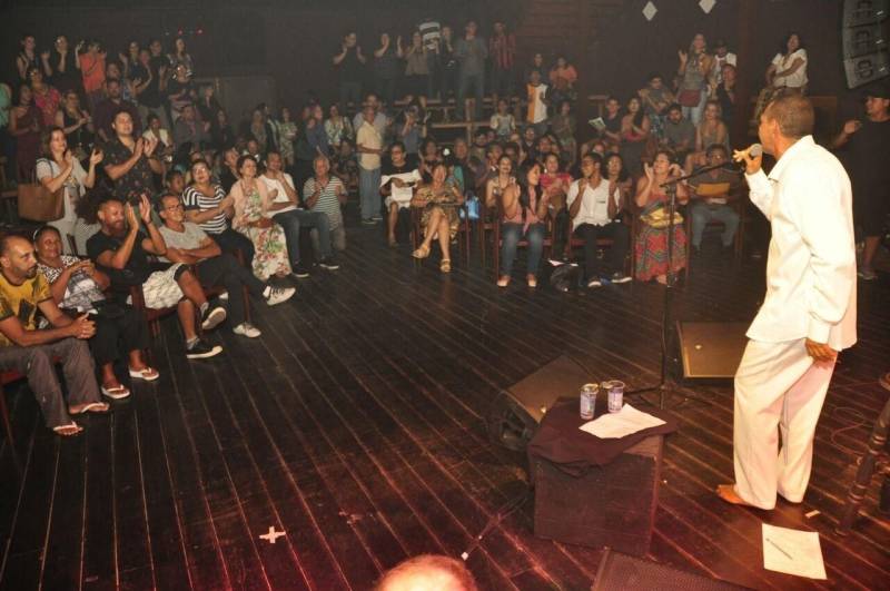 A maioria do público era formada por profissionais da Rede de Atenção Psicossocial não somente do Caps Marajoara, mas de diversos serviços por onde Sena passou e conquistou muitos amigos, que o ajudaram a se liberar das drogas.
FOTO: JOSÉ PANTOJA / ASCOM SESPA
DATA: 16.03.2018
BELÉM - PARÁ <div class='credito_fotos'>Foto: José Pantoja / Ascom Sespa | <a href='/midias/2018/originais/180348c6-95b5-44a5-8e5b-a89ce3aebe52.jpg' download><i class='fa-solid fa-download'></i> Download</a></div>
