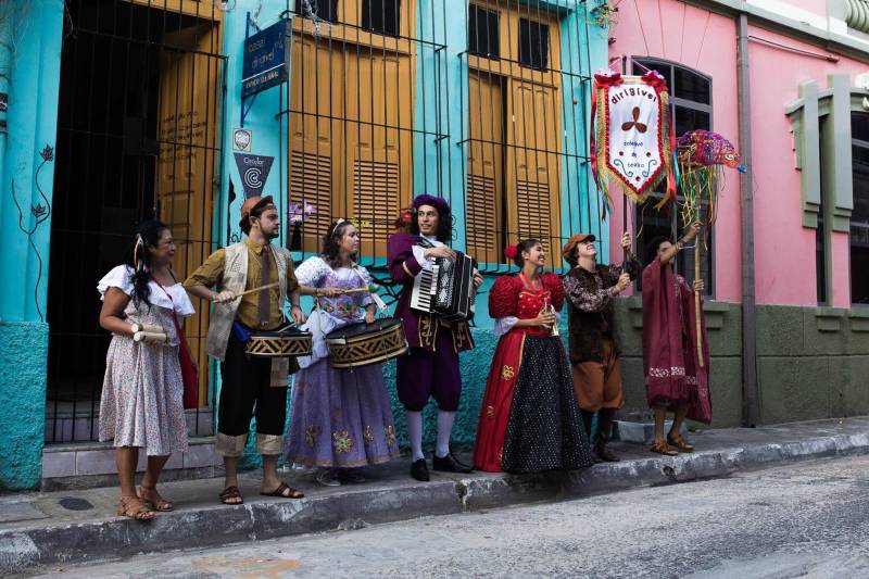 Nesta quarta-feira, 6, a partir das 20h, o teatro Margarida Schivasappa recebe o espetáculo “Pássaros”, do grupo Dirigível Coletivo, com a direção de Rodolfo Sanchez. O espetáculo foi contemplado no edital Pauta Livre do Programa Seiva da Fundação Cultural do Pará.
FOTO: DIVULGAÇÃO
DATA: 06.06.2018
BELÉM - PARÁ <div class='credito_fotos'>Foto: Divulgação | <a href='/midias/2018/originais/186a5dd8-140e-4c22-96f7-43ce7daddf6f.jpg' download><i class='fa-solid fa-download'></i> Download</a></div>