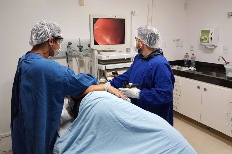 Com assistência de média e alta complexidade o Hospital Jean Bitar (HJB) é referência estadual na realização de endoscopia digestiva (foto) para o diagnóstico de inflamações do esôfago, estômago e duodeno, em usuários do Sistema Único de Saúde (SUS). Somente em 2017, o hospital realizou um total de 6.012 exames entre endoscopia alta, colonoscopia e retossigmoidoscopia
FOTO: ASCOM HJB
DATA: 14.02.2018
BELÉM - PARÁ <div class='credito_fotos'>Foto: ASCOM HJB | <a href='/midias/2018/originais/18d256a8-e0fb-483f-9f96-8c833b5cc499.jpg' download><i class='fa-solid fa-download'></i> Download</a></div>