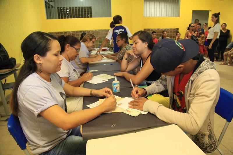 Uma ampla Ação de Cidadania abriu no sábado (3) a programação do governo do Estado alusiva ao Dia Internacional da Mulher – 8 de Março. Com o tema “Protagonismo Feminino nos Espaços de Decisão”, a ação foi realizada na Escola Estadual de Ensino Fundamental e Médio Dr. José Márcio Ayres, no Tapanã, em Belém.
FOTO: WAGNER ALMEIDA / SEJUDH
DATA: 03.03.2018
BELÉM - PARÁ <div class='credito_fotos'>Foto: Wagner Almeida/ Ascom Sejudh | <a href='/midias/2018/originais/18e79b3c-83e9-4780-a2b1-8257ba46cde4.jpg' download><i class='fa-solid fa-download'></i> Download</a></div>