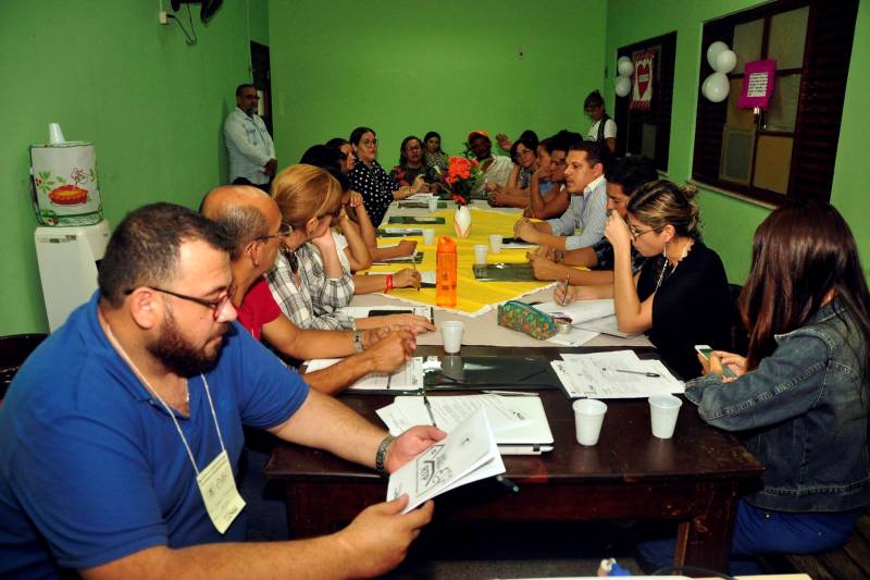 Com o objetivo de fortalecer as ações de humanização na Rede de Atenção Psicossocial (Raps) em Belém foi oficializado, na sexta-feira (2), em encontro na República Terapêutica de Passagem (RTP), o Colegiado HumanizaRAPs, que reúne todos os Centros de Atenção Psicossocial (Caps) e a RTP Mental.
FOTO: JOSÉ PANTOJA / ASCOM SESPA
DATA: 05.03.2018
BELÉM - PARÁ <div class='credito_fotos'>Foto: José Pantoja / Ascom Sespa | <a href='/midias/2018/originais/18ee8cf1-e186-4178-9f8c-339bebb45cc5.jpg' download><i class='fa-solid fa-download'></i> Download</a></div>