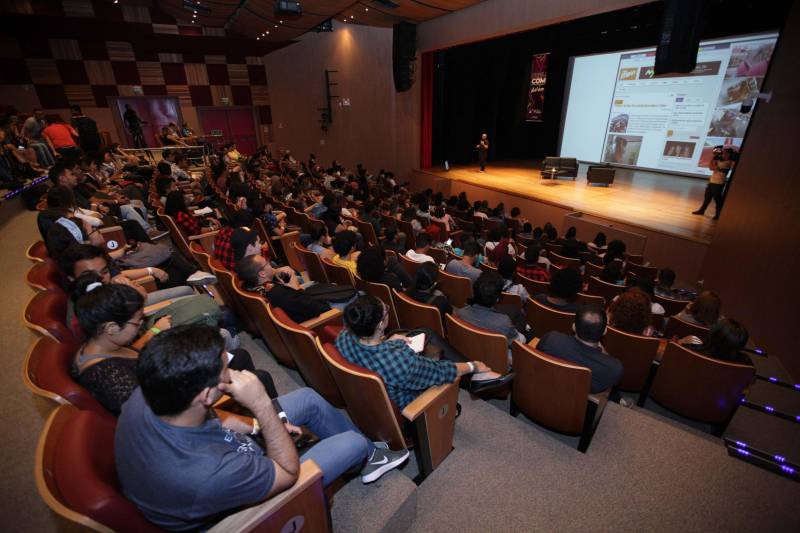 Publicom 2018. O Encontro de Comunicação ocorreu na segunda (11) e terça-feira (12), no Teatro do Sesi, em Belém, e reuniu centenas de participantes.

FOTO: MÁCIO FERREIRA / AG. PARÁ
DATA: 12.06.2018
BELÉM - PARÁ <div class='credito_fotos'>Foto: MÁCIO FERREIRA/ AG. PARÁ   |   <a href='/midias/2018/originais/19590f62-ce73-4208-b9ae-fcb60316b66d.jpg' download><i class='fa-solid fa-download'></i> Download</a></div>