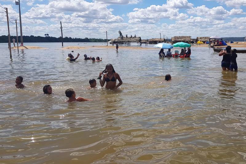 A 100 quilômetros de Marabá, a cidade de Palestina do Pará se torna um recanto para os veranistas que procuram nas águas do Araguaia descanso, contemplação da natureza e diversão.
FOTO: ASCOM CRGSP
DATA: 08.07.2018
PALESTINA DO PARÁ - PARÁ <div class='credito_fotos'>Foto: ASCOM CRGSP | <a href='/midias/2018/originais/1994ae10-a983-4292-af41-516a41c647fc.jpg' download><i class='fa-solid fa-download'></i> Download</a></div>