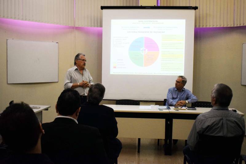 O projeto de lei que propõe a destinação de, pelo menos, 20% da parcela da Compensação Financeira pela Exploração de Recursos Minerais (CFEM) para ações relativas à diversificação econômica, ao desenvolvimento mineral sustentável e ao desenvolvimento científico e tecnológico, foi a principal pauta de discussão da última reunião do Conselho Estadual de Ciência, Tecnologia e Educação Profissional e Tecnológica (Consectet), na manhã desta sexta-feira (30).

FOTO: ASCOM SECTET
DATA: 30.11.2018
BELÉM - PARÁ <div class='credito_fotos'>Foto: Ascom Sectet   |   <a href='/midias/2018/originais/199f6829-acf8-4d3b-82e8-b5a276450075.jpg' download><i class='fa-solid fa-download'></i> Download</a></div>