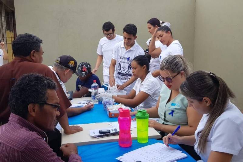 Uma ação de prevenção contra o câncer da próstata, oferecida pelo Hospital Geral de Tailândia (HGT), proporcionou a realização de 120 exames de PSA (Antígeno Prostático Específico), que serve para diagnosticar alterações na próstata como prostatite, hipertrofia benigna da próstata ou câncer de próstata. O exame será realizado, por agendamento, durante a campanha “Novembro Azul”, que se estenderá até o final deste mêsp parahomens a partir dos 45 anos.
FOTO: ASCOM HGT
DATA: 16.11.2018
TAILÂNDIA - PARÁ <div class='credito_fotos'>Foto: ASCOM HGT TAILÂNDIA | <a href='/midias/2018/originais/1a0e3fa0-ae84-43f8-83bf-bdc3cf7d8816.jpg' download><i class='fa-solid fa-download'></i> Download</a></div>