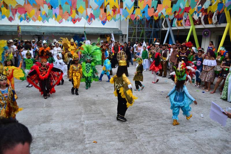O Teatro Margarida Schivasappa, da Fundação Cultural do Pará (FCP), apresenta manifestações típicas de Belém do Pará, pássaros juninos e cordões de pássaros, sempre às 19h, na programação do Arraial de Todos os Santos.
FOTO: ASCOM FCP
DATA: 25.06.2018
BELÉM - PARÁ <div class='credito_fotos'>Foto: ASCOM FCP | <a href='/midias/2018/originais/1a22d224-a68f-4213-8903-52a7980d9584.jpg' download><i class='fa-solid fa-download'></i> Download</a></div>
