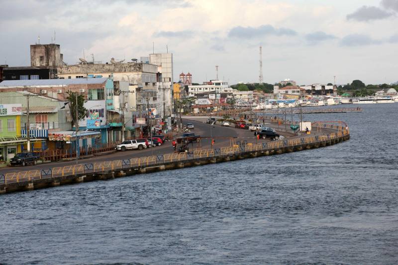A cidade de Santarém, região do Baixo Amazonas, estará em festa nesta sexta (22), quando completará 357 anos de existência. Às vésperas do aniversário, nesta quinta-feira (21), a população ganha uma maratona de shows culturais promovidos na Praça de Eventos da cidade, com início a partir das 18h.
FOTO: RODOLFO OLIVEIRA / ARQUIVO AG. PARÁ
DATA: 21.06.2018
SANTARÉM - PARÁ <div class='credito_fotos'>Foto: Rodolfo Oliveira/Ag. Pará | <a href='/midias/2018/originais/1a889d4a-5680-4b06-80c0-6d43bcbf2e9e.jpg' download><i class='fa-solid fa-download'></i> Download</a></div>