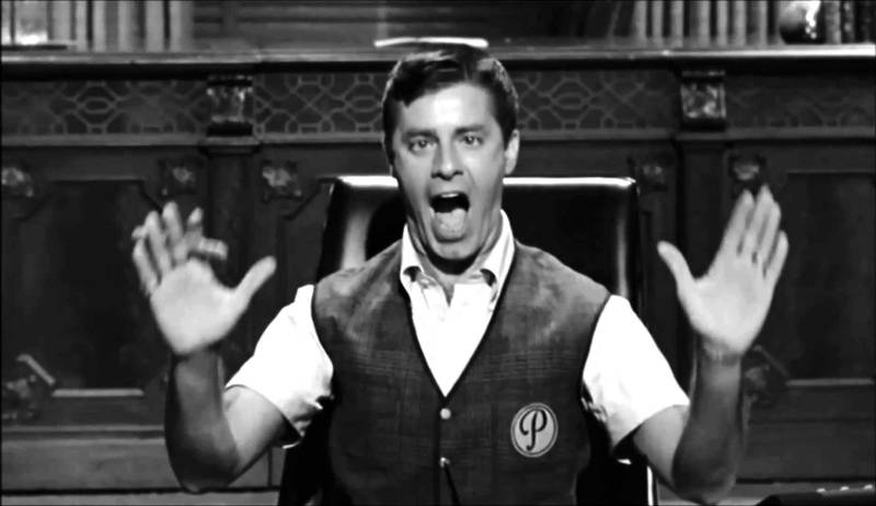 Em sessão única, com entrada franca, a Sessão Maldita desta terça-feira (27) exibirá, às 20 h, o filme “O Mocinho Encrenqueiro”, dirigido e estrelado por Jerry Lewis, no Cine Líbero Luxardo, da Fundação Cultural do Pará (FCP). A comédia é protagonizada pelo próprio diretor, que se destaca com as expressões faciais e corporais que fazem a diferença nas pequenas situações vividas pelo personagem em Hollywood. Contratado para ser "os olhos e os ouvidos" de um chefão de Hollywood, na Paramutual Pictures, Morty S. Tashman se disfarça de entregador para poder percorrer o local e depois contar ao chefe toda e qualquer atividade desonesta ou questionável. Mas todas as intrigas e malandragens que descobre são as que ele mesmo provoca.
FOTO: DIVULGAÇÃO
DATA: 26.03.2018
BELÉM - PARÁ <div class='credito_fotos'>Foto: Divulgação | <a href='/midias/2018/originais/1aac193a-6004-4e91-b1ea-6ee6b6e87c85.jpg' download><i class='fa-solid fa-download'></i> Download</a></div>