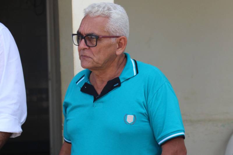 O Hospital Municipal José Homobono Paes de Andrade foi a segunda obra visitada pela secretária. A unidade de saúde passa por reforma, realizada com recursos federais. O governo estadual firmou convênio, no valor de R$ 415.743,33, com a Prefeitura de Palestina do Pará destinado à aquisição de equipamentos de anestesia, com medidor multiparâmetro, de ultrassonografia e raios X. “São equipamentos imprescindíveis. Com eles nós vamos diminuir as despesas com viagens de pacientes para outros municípios”, garantiu o diretor do hospital municipal, Eliézio Naziozeno (foto).
FOTO: ANTONIO MACEDO / DIVULGAÇÃO
DATA: 09.05.2018
PALESTINA DO PARÁ - PARÁ <div class='credito_fotos'>Foto: ANTONIO MACEDO / DIVULGAÇÃO | <a href='/midias/2018/originais/1ab1bbef-4634-4332-9d3c-b9702dba569e.jpg' download><i class='fa-solid fa-download'></i> Download</a></div>