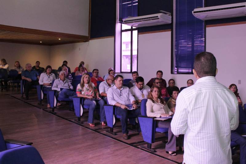 A Companhia de Saneamento do Pará (Cosanpa) realizou, na manhã desta quarta-feira (28), no auditório Inácio Gabriel, na sede da empresa, uma reunião de planejamento estratégico. Entre outras discussões, foi tratada a metodologia de trabalho e o cronograma de metas a serem alcançadas para o ano de 2018.
FOTO: ANDREA CUNHA / ASCOM COSANPA
DATA: 28.02.2018
BELÉM - PARÁ <div class='credito_fotos'>Foto: ANDREA CUNHA/ASCOM COSANPA | <a href='/midias/2018/originais/1b151668-e8d4-41ed-afd3-dc14cab46f3c.jpg' download><i class='fa-solid fa-download'></i> Download</a></div>