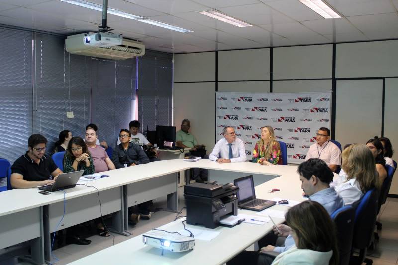 O Programa Nota Fiscal Cidadã - de estímulo à cidadania fiscal - realizou nesta quarta-feira (14), na sede da Secretaria de Estado da Fazenda (Sefa), o primeiro sorteio deste ano, com 5.258 prêmios no valor total de cerca de R$ 800 mil, sendo um prêmio de R$ 40 mil; dois prêmios de R$ 20 mil e dois prêmios de R$ 10 mil; 35 prêmios de R$ 1 mil; 140 prêmios de R$ 500; 875 de R$ 200 e 4.203 prêmios de R$ 100
FOTO: ASCOM SEFA
DATA: 14.03.2018
BELÉM - PARÁ <div class='credito_fotos'>Foto: Ascom Sefa | <a href='/midias/2018/originais/1b79d1c3-2a48-4f3a-b3c6-2cb1b15974c0.jpg' download><i class='fa-solid fa-download'></i> Download</a></div>