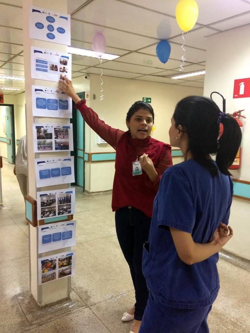 A internação hospitalar é uma situação que ninguém deseja. Mas, quando necessária, quanto mais acolhedora for, melhor para a recuperação do paciente. No Hospital Regional do Sudeste do Pará - Dr. Geraldo Veloso (HRSP), em Marabá (PA), para tornar esse período mais ameno para o usuário, o atendimento se baseia na Política Nacional de Humanização do Sistema Único de Saúde (SUS). Assim, desde o momento da admissão até a alta hospitalar, todas as etapas da assistência prezam pelo bom relacionamento, respeito às necessidades individuais, garantia dos direitos, segurança e qualidade.
FOTO: ASCOM / HRSP
DATA: 02.03.2018
MARABÁ - PARÁ <div class='credito_fotos'>Foto: ASCOM HRSP | <a href='/midias/2018/originais/1bc6090a-ef26-48da-befa-a748218729c3.jpg' download><i class='fa-solid fa-download'></i> Download</a></div>