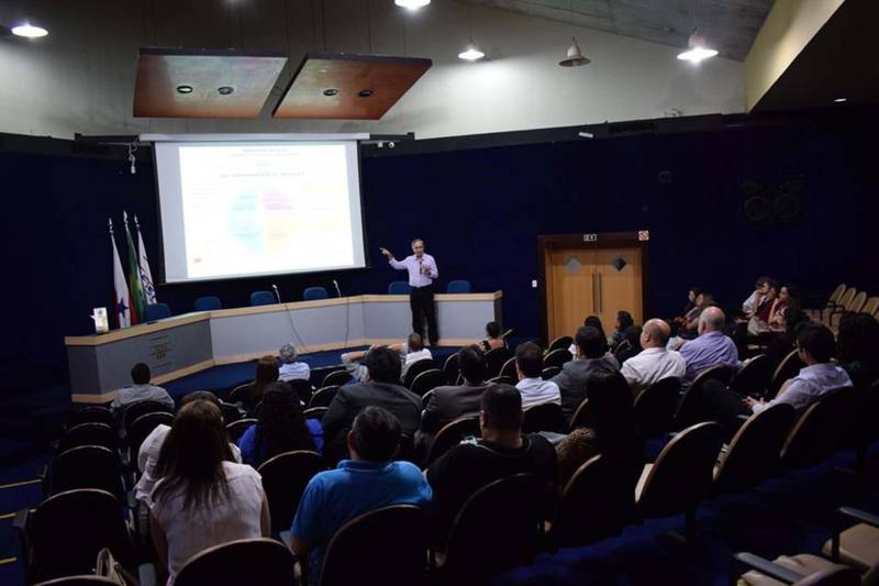 “O evento teve dois objetivos. Primeiro, fazer um balanço do trabalho da Secretaria e apresentar aos parceiros e convidados uma prestação de contas pública, e ao mesmo tempo apresentar isso para representantes do novo governo, repassando informações importantes e estratégicas para não haver descontinuidade do trabalho”, explicou o titular da Sectet, Alex Fiúza de Mello (foto).

FOTO: ASCOM SECTET
DATA: 29.11.2018
BELÉM - PARÁ <div class='credito_fotos'>Foto: Ascom Sectet   |   <a href='/midias/2018/originais/1be906fe-bc10-48df-bf43-c5032a0e0f2a.jpg' download><i class='fa-solid fa-download'></i> Download</a></div>