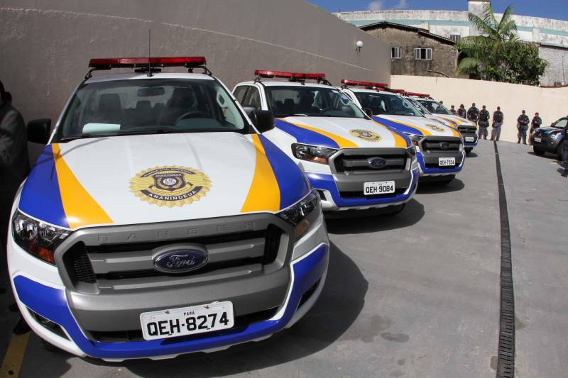 Sempre que algum caso ligado à segurança envolvendo crianças ou adolescentes acontecia em Ananindeua, Marituba ou municípios vizinhos, os agentes eram obrigados a se deslocar ate Belém. Os municípios da Região Metropolitana não dispunham de uma unidade da Data, Divisão de Atendimento ao Adolescente. E nesta quarta-feira, 30, esse problema acabou. O Governo do Pará inaugurou as novas instalações da 2ª Data do Pará, na Rodovia Mario Covas, em Ananindeua. Vinculada à Diretoria de Atendimento a Grupos Vulneráveis, a unidade terá circunscrição em Ananindeua, Marituba, Benevides e Santa Bárbara do Pará. 

FOTO: CRISTINO MARTINS / AG. PARÁ
DATA: 30.05.2018
 <div class='credito_fotos'>Foto: Cristino Martins/Ag. Pará   |   <a href='/midias/2018/originais/1c4f6533-8014-43ae-b761-9d7fdf516ff3.jpg' download><i class='fa-solid fa-download'></i> Download</a></div>