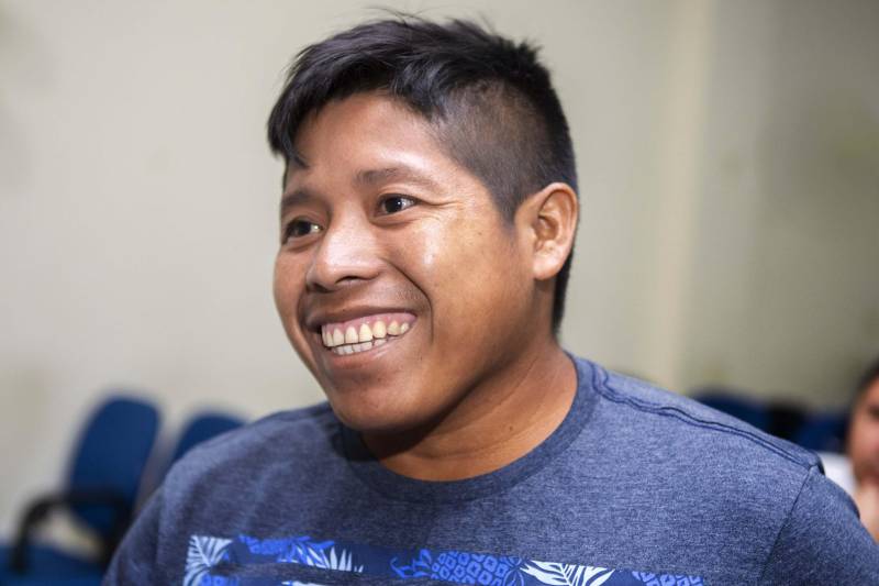 Reunião do Grupo de trabalho (GT) de educação, projeto Kuarika Naruki, para capacitação e acolhimento de povos Warao no Estado. O encontro foi realizado na tarde desta segunda-feira, 11, no auditório da Ueafto, CCBS/UEPA, em Belém.

Na foto, Omar José Seguintes, um dos escolhios para lecionar pelo projeto.

FOTO: NAILANA THIELY / ASCOM UEPA
DATA: 11.06.2018
BELÉM - PARÁ <div class='credito_fotos'>Foto: Nailana Thiely / Ascom Uepa   |   <a href='/midias/2018/originais/1c6e2d2d-6e9d-436e-889a-0ae1cbeffb1c.jpg' download><i class='fa-solid fa-download'></i> Download</a></div>