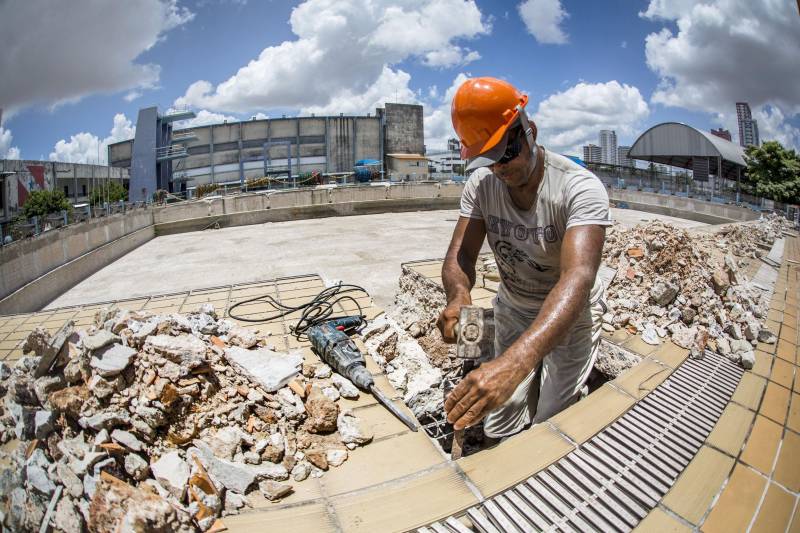 Obras do parque aquático, campus III da Uepa, em Belém.
FOTO: NAILANA THIELY / ASCOM UEPA
DATA: 20.03.18
BELÉM-PARÁ <div class='credito_fotos'>Foto: Nailana Thiely / Ascom Uepa | <a href='/midias/2018/originais/1cc23424-e7d4-4a53-bd91-8cddf89292b4.jpg' download><i class='fa-solid fa-download'></i> Download</a></div>
