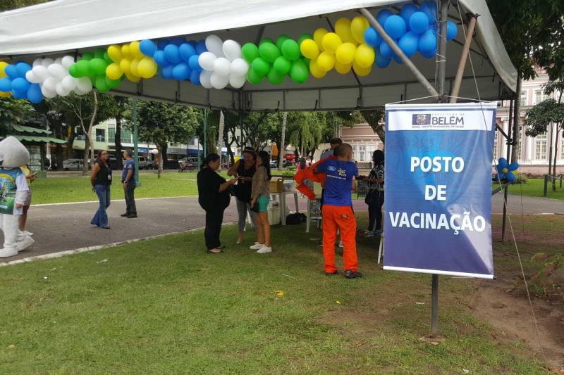 O Dia D da 20ª Campanha Nacional de Vacinação contra o Influenza é neste sábado (12), na Praça da República, com a participação da Secretaria de Estado de Saúde Pública (Sespa) e da Secretaria Municipal de Saúde de Beém (Sesma).
FOTO: CARLA FISCHER / ASCOM SESPA
DATA: 12.05.2018
BELÉM - PARÁ <div class='credito_fotos'>Foto: CARLA FISCHER / ASCOM SESPA | <a href='/midias/2018/originais/1e11bff2-b97e-4754-acf6-f6a84d2b649f.jpg' download><i class='fa-solid fa-download'></i> Download</a></div>