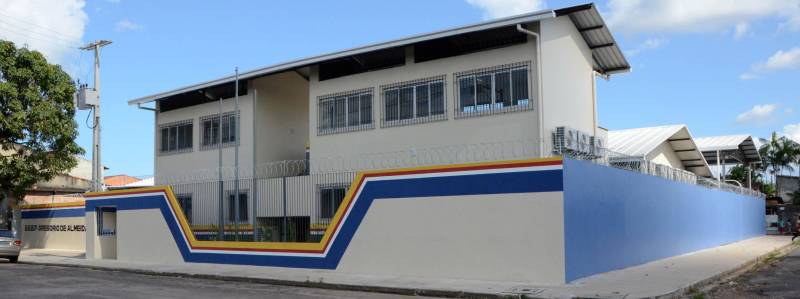 A nova escola é a sexta que o governo entrega desde março. Na próxima quinta-feira, 28, será inaugurada a Escola de Ensino Fundamental Gregório de Almeida Brito; localizada no Paar (Ananindeua).
FOTO: FERNANDO NOBRE / ASCOM SEDUC
DATA: 23.06.2018
ANANINDEUA - PARÁ <div class='credito_fotos'>Foto: FERNANDO NOBRE/ASCOM SEDUC | <a href='/midias/2018/originais/1e6cb163-a9e9-4cb3-bd4e-41dfc5ff9a60.jpg' download><i class='fa-solid fa-download'></i> Download</a></div>