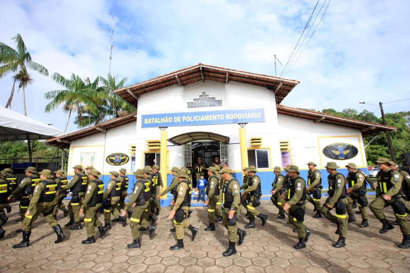 Em comemoração aos seus 43 anos, o Batalhão de Polícia Rodoviária (BPRV) inaugurou na manhã desta sexta-feira (4) o seu Canil, o primeiro setorial do Estado. O canil setorial do BPRV é um projeto operacional que visa intensificar o combate ao tráfico de drogas.
FOTO: MÁCIO FERREIRA / AG. PARÁ
DATA: 04.05.2018
MARITUBA - PARÁ <div class='credito_fotos'>Foto: MÁCIO FERREIRA/ AG. PARÁ | <a href='/midias/2018/originais/1e7405c4-d8db-44b6-b9df-37155f78f344.jpg' download><i class='fa-solid fa-download'></i> Download</a></div>