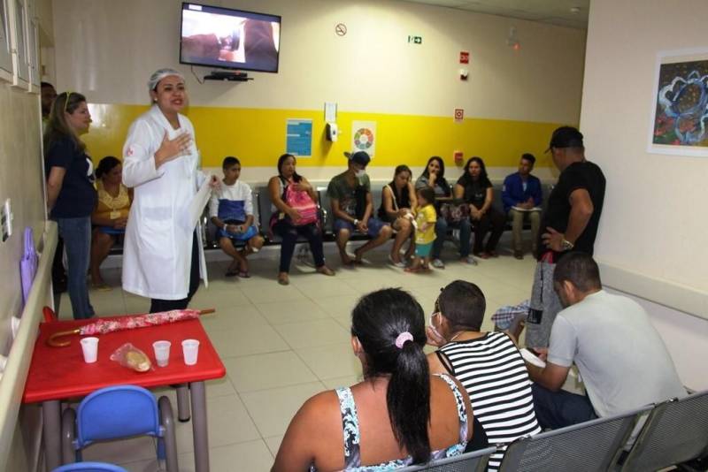 O Dia Internacional do Combate ao Câncer Infantil, lembrado em 15 de fevereiro, serve para chamar a atenção da sociedade para a doença que, a cada ano, atinge mais de 12 mil crianças e adolescentes, segundo o Instituto Nacional de Câncer (Inca). O Pará tem se tornado referência no tratamento à doença, principalmente por conta da atuação de duas unidades de saúde: o Hospital Oncológico Infantil Octávio Lobo, em Belém, e o Hospital Regional do Baixo Amazonas (HRBA), em Santarém. Na foto, a médica oncologista pediátrica, Alayde Vieira.

FOTO: JOAB FERREIRA / ASCOM HRBA
DATA: 16.02.2018
SANTARÉM - PARÁ <div class='credito_fotos'>Foto: Joab Ferreira / Ascom HRBA   |   <a href='/midias/2018/originais/1e7df267-e19d-4b39-a75d-e59e84ccfa99.jpg' download><i class='fa-solid fa-download'></i> Download</a></div>