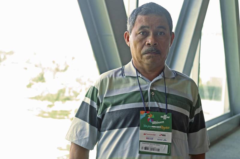 Produtores, empresários paraenses, representantes de sindicatos e cooperativas regionais participaram do seminário “Nova Lei da Biodiversidade e acesso ao patrimônio genético: implicações para quem usa recursos florestais do Pará”. O evento ocorreu na quarta-feira (16), no Hangar, dentro da programação da Feira do Empreendedor 2018, iniciativa da Secretaria de Ciência, Tecnologia e Educação Profissional e Tecnológica (Sectet) e do Sebrae no Pará. O objetivo foi prestar informações e esclarecer dúvidas sobre as implicações da Lei nº 13.123, de 2015, que junto com o Decreto nº 8.772, de maio de 2016, estabelece o novo Marco Legal da Biodiversidade. O seminário contou com parceiros como: o Sindicato das Indústrias de Produtos Químicos, Petroquímicos, Farmacêuticos e de Perfumaria e Artigos de Toucador do Estado do Pará (Sinquifarma) e a Agência de Inovação Tecnológica da UFPA (Universitec). Na foto, o produtor Raimundo Abreu.
FOTO: ASCOM / SECTET
DATA: 17.05.2018
BELÉM - PARÁ <div class='credito_fotos'>Foto: Ascom Sectet | <a href='/midias/2018/originais/1ec0cf12-d821-4394-ac7b-08ed819fd232.jpg' download><i class='fa-solid fa-download'></i> Download</a></div>