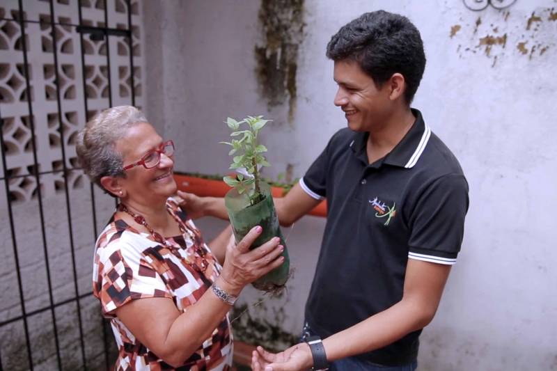 O programa 'Compartilhar', da TV Cultura do Pará, exibe seis episódios inéditos a partir desta quarta-feira (21), 19h. A novidade é que a atração ganha reprise aos domingos, 14h30. Apresentado pela jornalista Adelaide Oliveira, com produção de Ana Paula Andrade, o programa tem a missão de mostrar iniciativas e despertar reflexões sobre problemas urbanos e cidadania.
FOTO: DIVULGAÇÃO
DATA: 20.11.2018
BELÉM - PARÁ <div class='credito_fotos'>Foto: REPRODUÇÃO / TV CULTURA | <a href='/midias/2018/originais/1f80bc91-9f95-48c3-83a1-c531503d215a.jpg' download><i class='fa-solid fa-download'></i> Download</a></div>