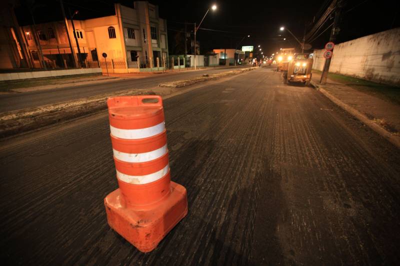 A rodovia Mário Covas, uma das vias de maior circulação de veículos e que faz a interligação entre os municípios da Região Metropolitana de Belém, já está em obras. Para evitar maiores impactos no fluxo de veículos, os serviços estão sendo executados à noite, a partir das 22 horas, e seguem até às 5 horas.
FOTO: MÁCIO FERREIRA / AG. PARÁ
DATA: 24.11.2017
ANANINDEUA - PARÁ <div class='credito_fotos'>Foto: MÁCIO FERREIRA/ AG. PARÁ | <a href='/midias/2018/originais/1fb3a250-652d-453a-bfe4-ab17e993a594.jpg' download><i class='fa-solid fa-download'></i> Download</a></div>