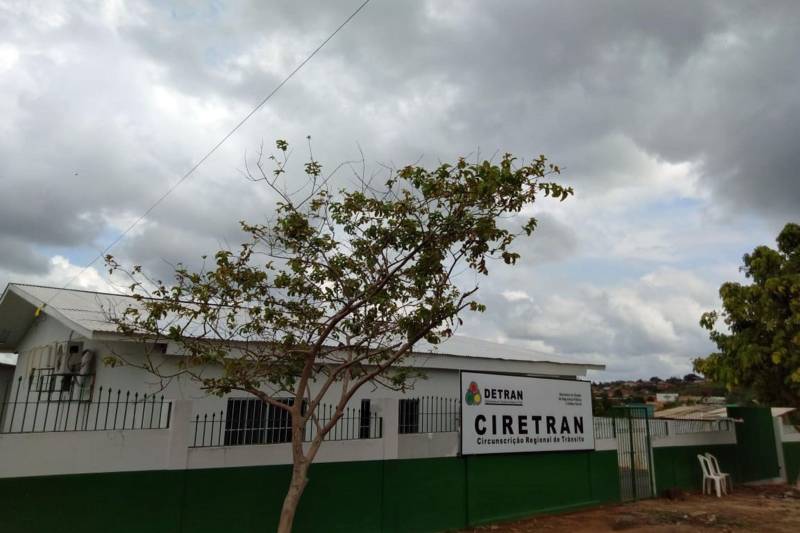 A 50ª Circunscrição de Trânsito (Ciretran) foi inaugurada, no município de Novo Repartimento, nesta quarta-feira (26). O município agora vai poder contar com serviços fornecidos pelo Departamento de Trânsito do Estado do Pará (Detran-PA), como emissão de Carteira Nacional de Habilitação, vistoria, transferência de jurisdição, além de emplacamento de veículos e trabalhos de Educação para o Trânsito.

FOTO: ASCOM DETRAN
DATA: 28.12.2018
NOVO REPARTIMENTO - PARÁ <div class='credito_fotos'>Foto: ASCOM DETRAN   |   <a href='/midias/2018/originais/1fc619b3-9e24-456f-bb05-c707451b1154.jpg' download><i class='fa-solid fa-download'></i> Download</a></div>