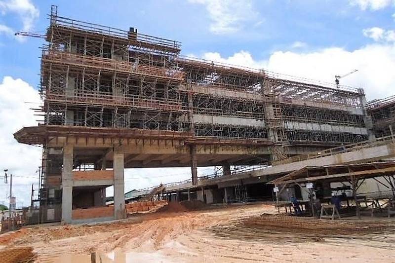 Um passo importante para expandir a rede pública de saúde do estado. As obras de construção de dois novos hospitais no nordeste do Pará já estão em estágio avançado. Ambos serão referência em atendimento na região: o Hospital Regional de Castanhal (foto) e o Hospital Materno-infantil de Capanema.
FOTO: ASCOM SEDOP
DATA: 26.04.2018
CASTANHAL - PARÁ <div class='credito_fotos'>Foto: Ascom Sedop | <a href='/midias/2018/originais/1fd82691-80b6-47ab-9fde-55961cd52543.jpg' download><i class='fa-solid fa-download'></i> Download</a></div>