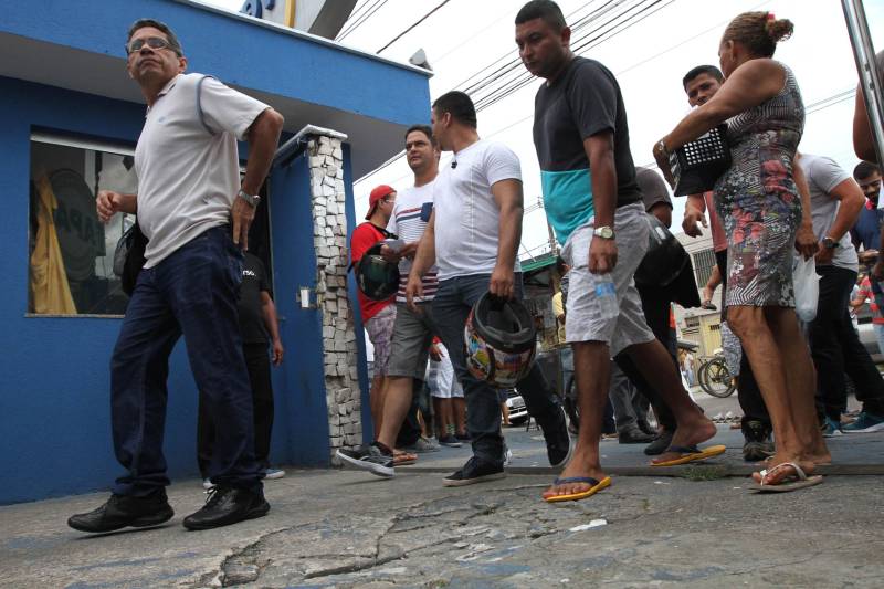 Um total de 9011 candidatos fizeram as provas para concorrer a 500 vagas para agente prisional da Superintendência do Sistema Penitenciário do Estado (Susipe), neste domingo, 18. No total, 11.835 candidatos estavam inscritos para o concurso, que é o primeiro da instituição para o cargo.
FOTO: CRISTINO MARTINS / AG. PARÁ
DATA: 18.03.2018
BELÉM - PARÁ <div class='credito_fotos'>Foto: Cristino Martins/Ag. Pará | <a href='/midias/2018/originais/1fd91305-5d27-4037-8792-17ec02f6e2c3.jpg' download><i class='fa-solid fa-download'></i> Download</a></div>