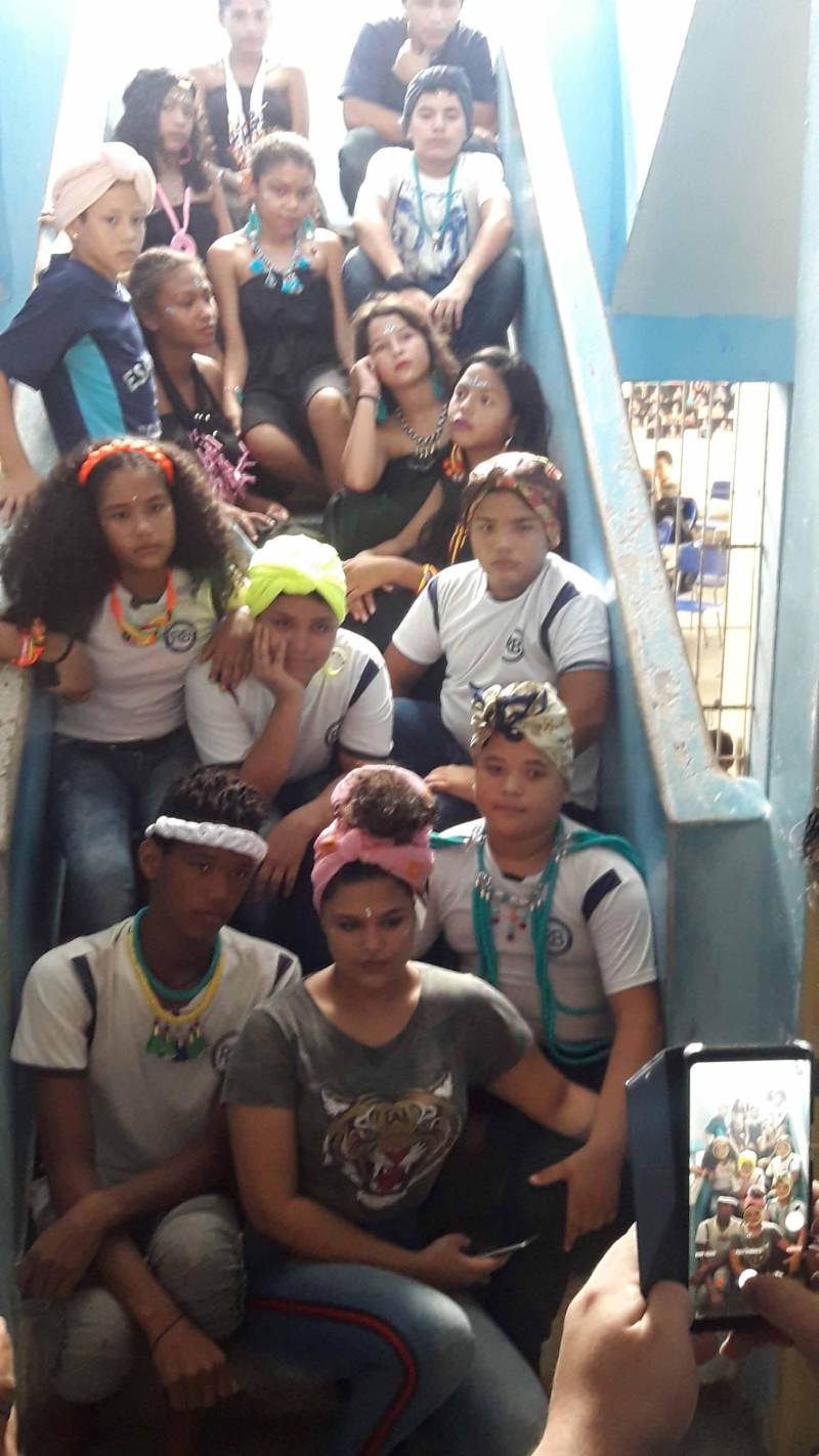 A Escola Estadual General Gurjão, no bairro da Cidade Velha, encontrou uma maneira expressiva para valorizar a cultura e história do povo negro neste 20 de novembro, Dia Nacional da Consciência Negra. A partir das 14 horas desta terça-feira (20), a escola sediará a exposição “Minha Essência Humana”, que reúne fotos nas quais 15 alunas, professoras e servidoras da “General Gurjão”, aparecem com indumentárias típicas da cultura afro-brasileira.

FOTO: DIVULGAÇÃO
DATA: 19.11.2018
BELÉM - PARÁ <div class='credito_fotos'>Foto: ASCOM SEDUC   |   <a href='/midias/2018/originais/2022c655-76cb-44f3-9ed9-c850ba039f88.jpg' download><i class='fa-solid fa-download'></i> Download</a></div>