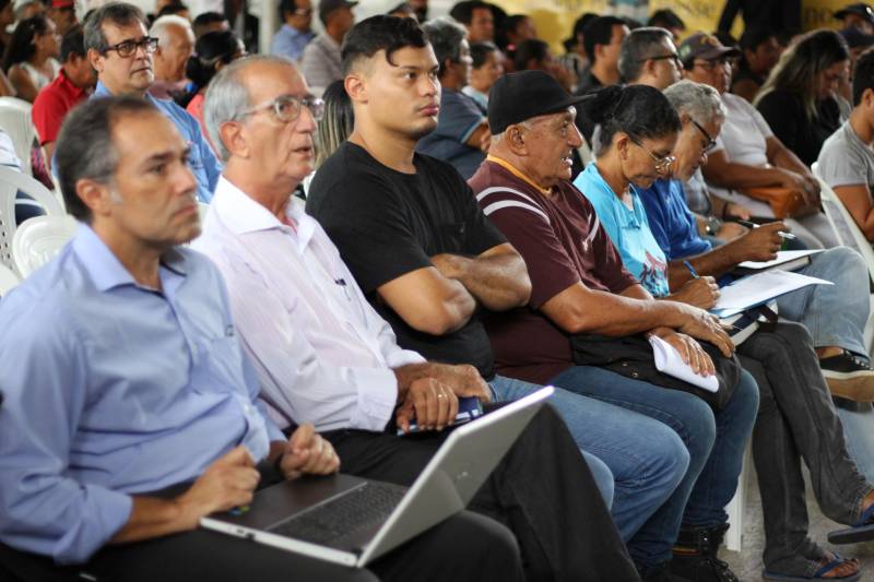 A audiência pública destinada ao debate sobre a solicitação de Licença Prévia para a Usina Termelétrica (UTE) Novo Tempo, realizada em Vila dos Cabanos, nesta terça-feira (24), no município de Barcarena, reuniu representantes sindicais, comunitários, autoridades e a população em geral.
FOTO: ASCOM SEMAS
DATA: 25.04.2018
BARCARENA - PARÁ <div class='credito_fotos'>Foto: ASCOM SEMAS | <a href='/midias/2018/originais/202df7f5-dd3e-43c7-b159-137554d3d3c7.jpg' download><i class='fa-solid fa-download'></i> Download</a></div>