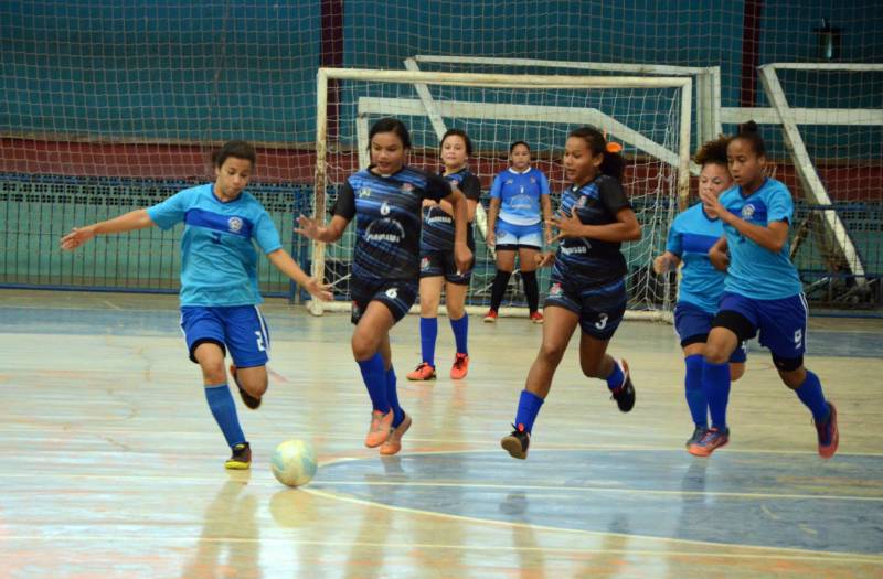 Paragominas, Mãe do Rio e Tomé-Açu são os primeiros campeões da Regional dos Jogos Estudantis Paraenses (JEPS), que ocorrem até domingo (13) em Mãe do Rio, na região nordeste do Pará. Os donos da casa também ficaram com a vaga no futsal feminino A (12 14 anos) da Escola Municipal Progresso, em uma partida com um placar de 4x0 em cima das meninas do colégio Luterano.
FOTO: ELISEU DIAS / ASCOM SEDUC
DATA: 11.05.2018
MÃE DO RIO - PARÁ <div class='credito_fotos'>Foto: Eliseu Dias / Ascom Seduc | <a href='/midias/2018/originais/2048be5e-5136-49c5-9677-e5b05fadaf0a.jpg' download><i class='fa-solid fa-download'></i> Download</a></div>